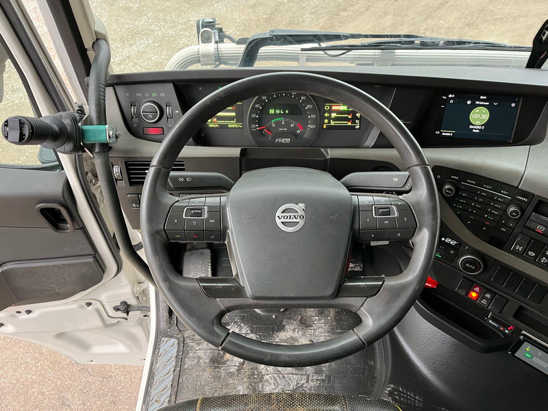 Interieur foto 2: Kipper vrachtwagen Volvo FH 750 10x4 ADR / RETARDER / FULL STEEL / BOX L=7089 mm