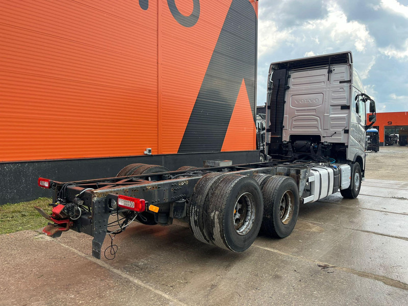 Volvo FH 750 6x4 CHASSIS L=6970 / RETARDER / PTO / TANDEM AXLE LIFT - Chassis vrachtwagen: afbeelding 5 Volvo FH 750 6x4 CHASSIS L=6970 / RETARDER / PTO / TANDEM AXLE LIFT - Chassis vrachtwagen: afbeelding 5