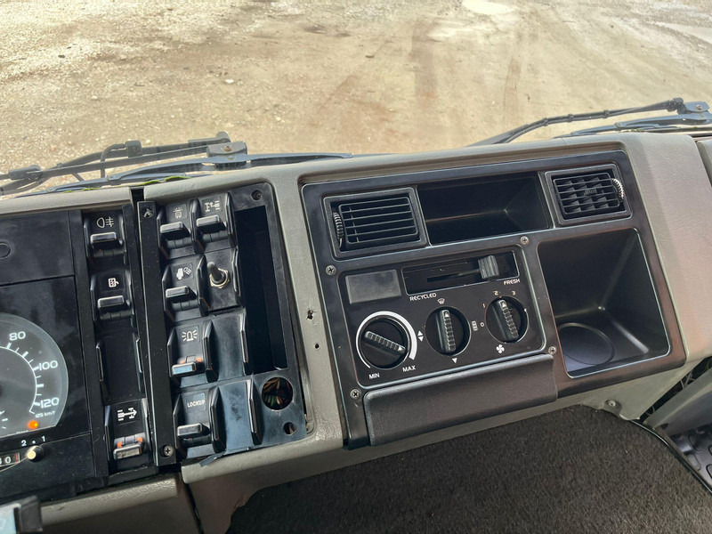 Vrachtwagen met open laadbak, Kraanwagen Volvo FL 608 4x2 PK 8200 / BOX L=4249 mm: afbeelding 19