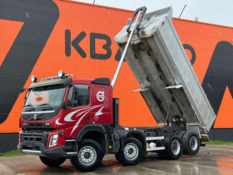 Volvo FMX 540 8x4 RETARDER / TANDEM AXLE LIFT / BIG AXLES / BOX L=5703 mm - Kipper vrachtwagen: afbeelding 2 Volvo FMX 540 8x4 RETARDER / TANDEM AXLE LIFT / BIG AXLES / BOX L=5703 mm - Kipper vrachtwagen: afbeelding 2