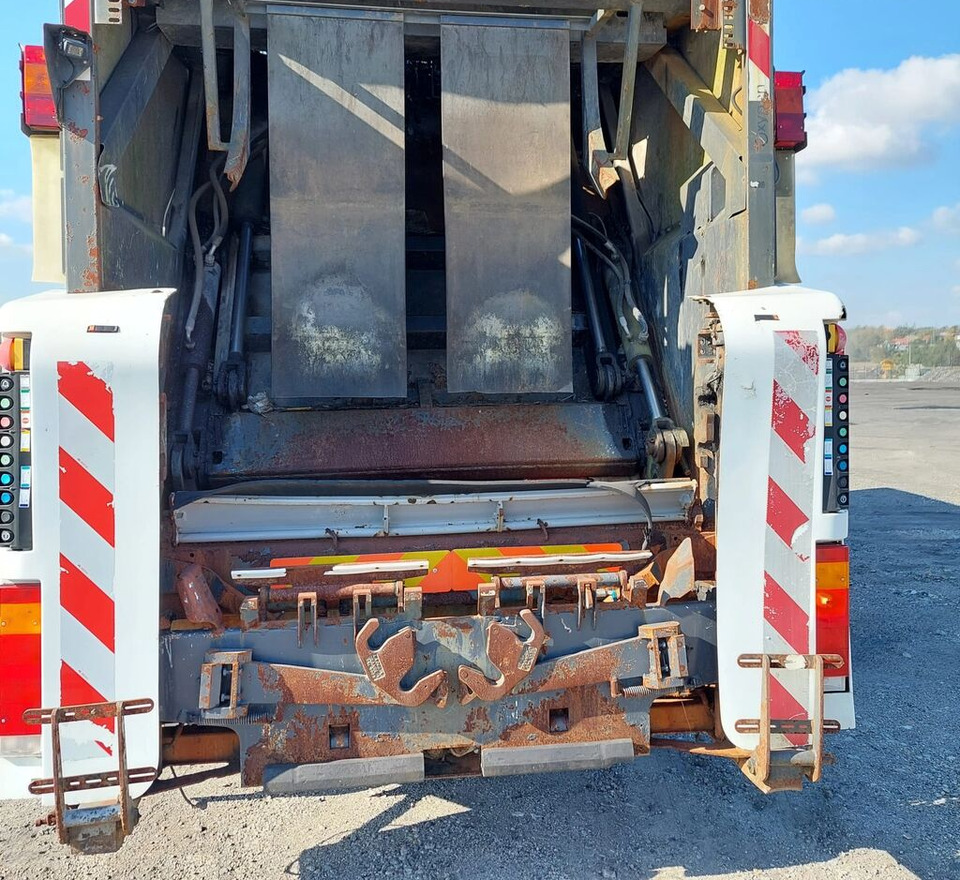 Vuilniswagen Scania 94D 300: afbeelding 7