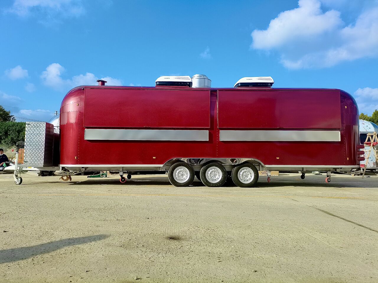 ERZODA Airstream trailer | pizza trailer | coffee trailer | food truck - Verkoopwagen: afbeelding 1 ERZODA Airstream trailer | pizza trailer | coffee trailer | food truck - Verkoopwagen: afbeelding 1