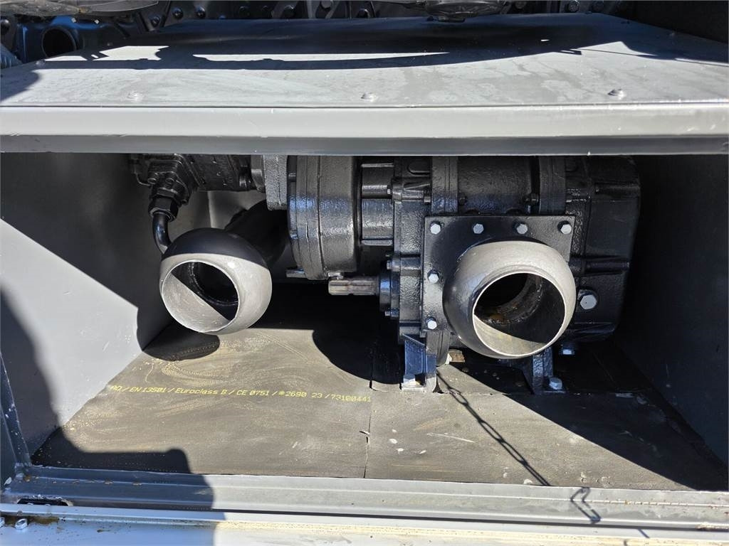 Scania Larsen FlexVac 311 Vacuum suction loader - Gemeentelijke machine/ Speciaal: afbeelding 4 Scania Larsen FlexVac 311 Vacuum suction loader - Gemeentelijke machine/ Speciaal: afbeelding 4