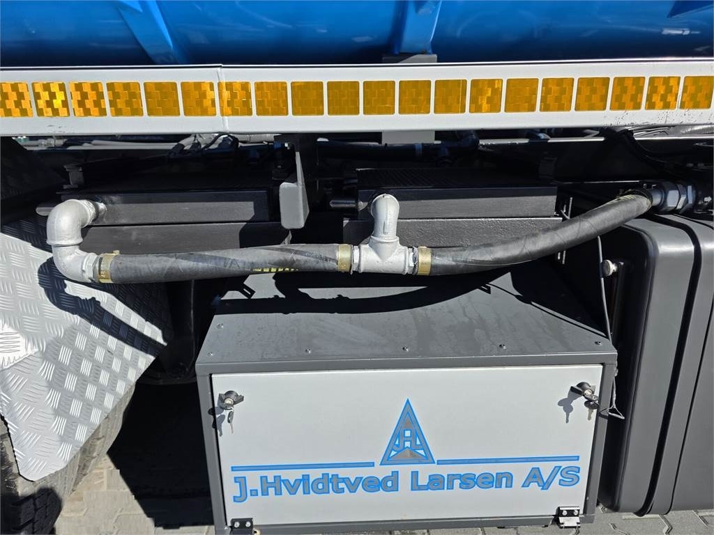 Scania Larsen FlexVac 311 Vacuum suction loader - Gemeentelijke machine/ Speciaal: afbeelding 3 Scania Larsen FlexVac 311 Vacuum suction loader - Gemeentelijke machine/ Speciaal: afbeelding 3