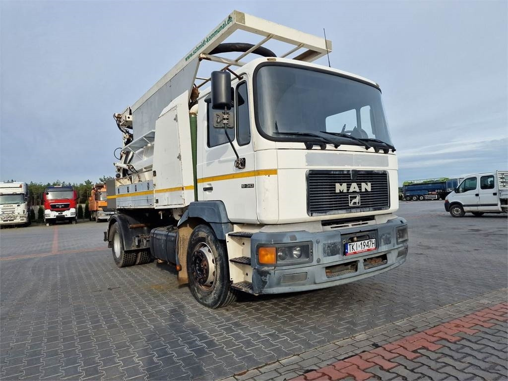 MAN WUKO MORO KOMBI FOR CHANNEL CLEANING - Vacuümwagen: afbeelding 2 MAN WUKO MORO KOMBI FOR CHANNEL CLEANING - Vacuümwagen: afbeelding 2