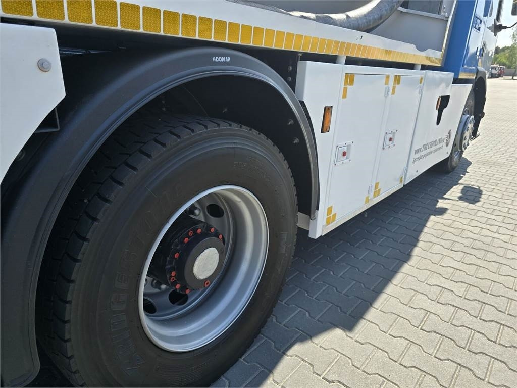 Renault 4x2 WUKO RIVARD for collecting liquid waste - Vacuümwagen: afbeelding 2 Renault 4x2 WUKO RIVARD for collecting liquid waste - Vacuümwagen: afbeelding 2