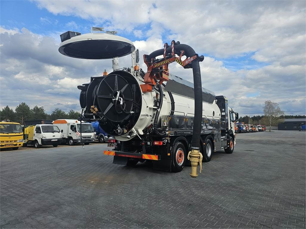 Volvo WUKO ADR ROLBA FOR CLEANING CHANNELS COMBI - Vacuümwagen: afbeelding 1 Volvo WUKO ADR ROLBA FOR CLEANING CHANNELS COMBI - Vacuümwagen: afbeelding 1