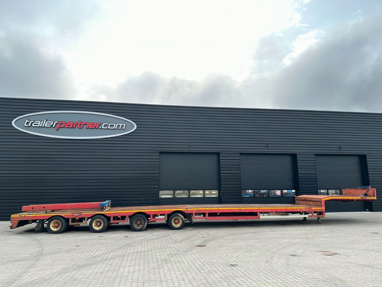 Broshuis 4 achs tieflader / 2 x ausziehbar / 43.650 mm - Dieplader oplegger: afbeelding 1 Broshuis 4 achs tieflader / 2 x ausziehbar / 43.650 mm - Dieplader oplegger: afbeelding 1