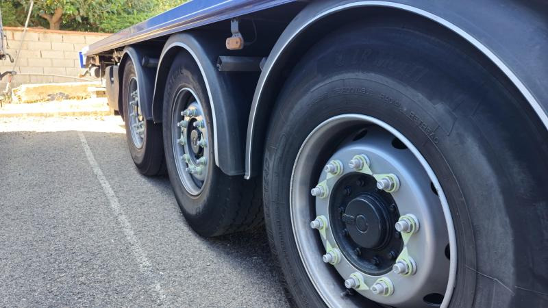 Fruehauf Plateau (Location / Rent) - Open bak met boorden oplegger: afbeelding 5 Fruehauf Plateau (Location / Rent) - Open bak met boorden oplegger: afbeelding 5