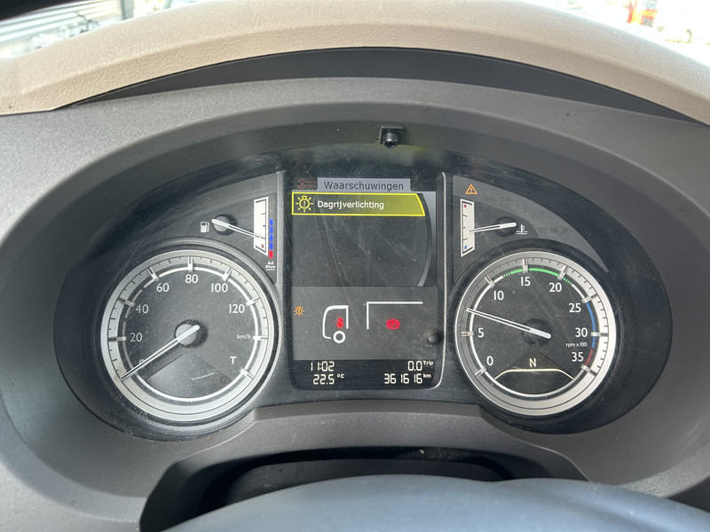 DAF LF 210 FA / 361 dkm / Curtainside / Loadlift / NL Truck - Schuifzeilen vrachtwagen: afbeelding 4 DAF LF 210 FA / 361 dkm / Curtainside / Loadlift / NL Truck - Schuifzeilen vrachtwagen: afbeelding 4