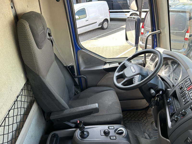 DAF LF 210 FA / 361 dkm / Curtainside / Loadlift / NL Truck - Schuifzeilen vrachtwagen: afbeelding 3 DAF LF 210 FA / 361 dkm / Curtainside / Loadlift / NL Truck - Schuifzeilen vrachtwagen: afbeelding 3
