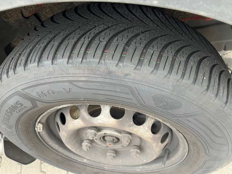 Gesloten bestelwagen Ford Transit 2.0 TDCI Trend / Clutch Broken / 172 dkm / L3 H2 / APK 01-26: afbeelding 14 Gesloten bestelwagen Ford Transit 2.0 TDCI Trend / Clutch Broken / 172 dkm / L3 H2 / APK 01-26: afbeelding 14