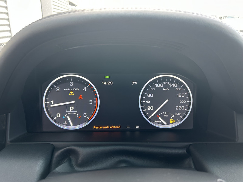 Land Rover Range Rover Vogue TD V8 / 2 Seats / Leder / APK TUV 05-26 - Kleine bestelwagen: afbeelding 5 Land Rover Range Rover Vogue TD V8 / 2 Seats / Leder / APK TUV 05-26 - Kleine bestelwagen: afbeelding 5