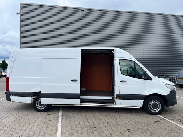 Mercedes-Benz Sprinter 315 1.9 CDI / L4 H2 / Automatic / APK-TUV 04-26 - Gesloten bestelwagen: afbeelding 3 Mercedes-Benz Sprinter 315 1.9 CDI / L4 H2 / Automatic / APK-TUV 04-26 - Gesloten bestelwagen: afbeelding 3