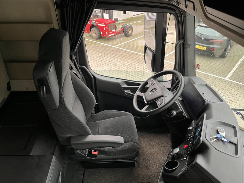 Mercedes-Benz Actros 1842 Gigaspace / Full Spoiler / NL Truck - Trekker: afbeelding 3 Mercedes-Benz Actros 1842 Gigaspace / Full Spoiler / NL Truck - Trekker: afbeelding 3