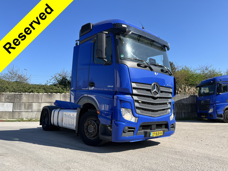 Mercedes-Benz Actros 1842 Streamspace / 890 dkm / 2 Tanks / NL Truck / 10x in stock - Trekker: afbeelding 1 Mercedes-Benz Actros 1842 Streamspace / 890 dkm / 2 Tanks / NL Truck / 10x in stock - Trekker: afbeelding 1