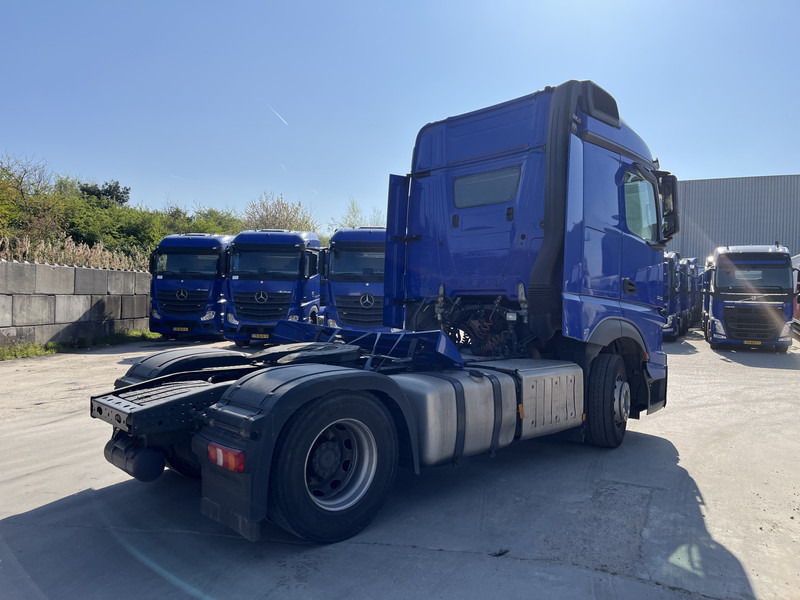 Mercedes-Benz Actros 1842 Streamspace / 945 dkm / 2 Tanks / NL Truck - Trekker: afbeelding 2 Mercedes-Benz Actros 1842 Streamspace / 945 dkm / 2 Tanks / NL Truck - Trekker: afbeelding 2