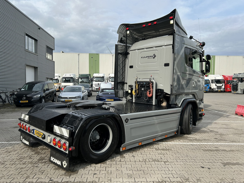 Scania R520 V8 / Showtruck / Buffl Special Interior / Vol Lucht / Retarder - Trekker: afbeelding 2 Scania R520 V8 / Showtruck / Buffl Special Interior / Vol Lucht / Retarder - Trekker: afbeelding 2
