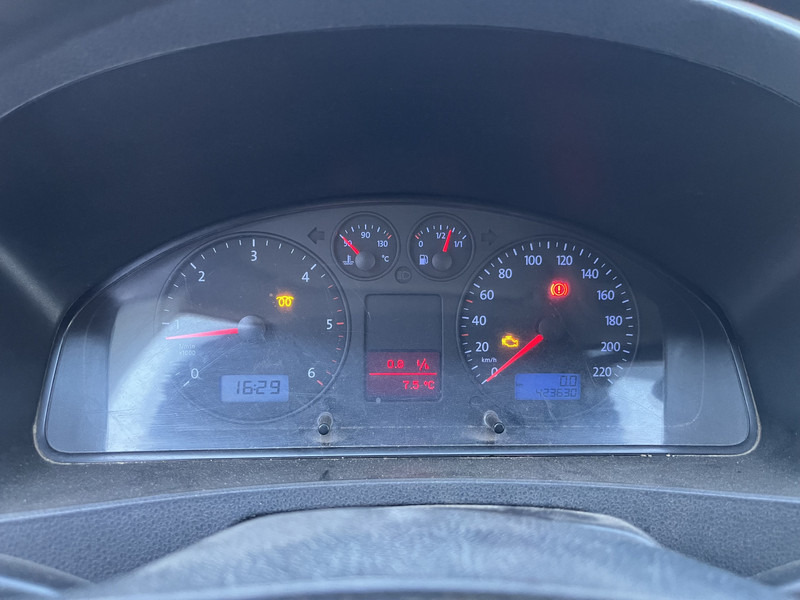Volkswagen Transporter T5 2.5 TDI / L2 H1 / Double Cabin / Tow Bar - Kleine bestelwagen, Bestelwagen met dubbele cabine: afbeelding 4 Volkswagen Transporter T5 2.5 TDI / L2 H1 / Double Cabin / Tow Bar - Kleine bestelwagen, Bestelwagen met dubbele cabine: afbeelding 4