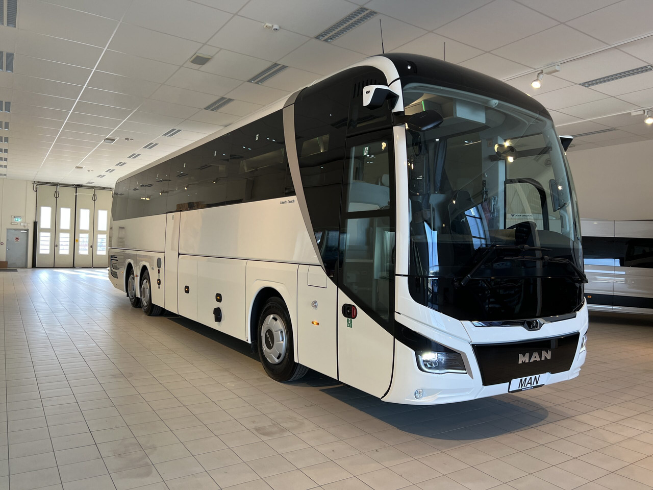 MAN Lions Coach R09 Euro 6E (Dark Edition) - Touringcar: afbeelding 1 MAN Lions Coach R09 Euro 6E (Dark Edition) - Touringcar: afbeelding 1