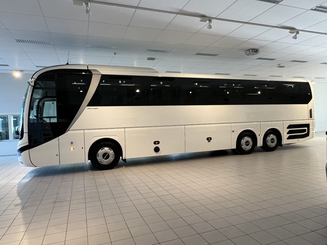 MAN Lions Coach R09 Euro 6E (Dark Edition) - Touringcar: afbeelding 4 MAN Lions Coach R09 Euro 6E (Dark Edition) - Touringcar: afbeelding 4
