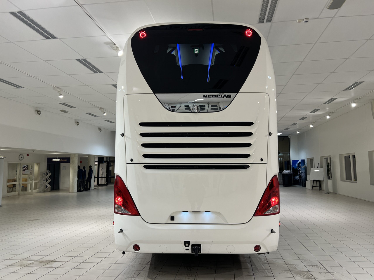 NEOPLAN SKYLINER P06 Euro 6E V.I.P / Exclusive Class (Dark Edition) - Touringcar: afbeelding 5 NEOPLAN SKYLINER P06 Euro 6E V.I.P / Exclusive Class (Dark Edition) - Touringcar: afbeelding 5