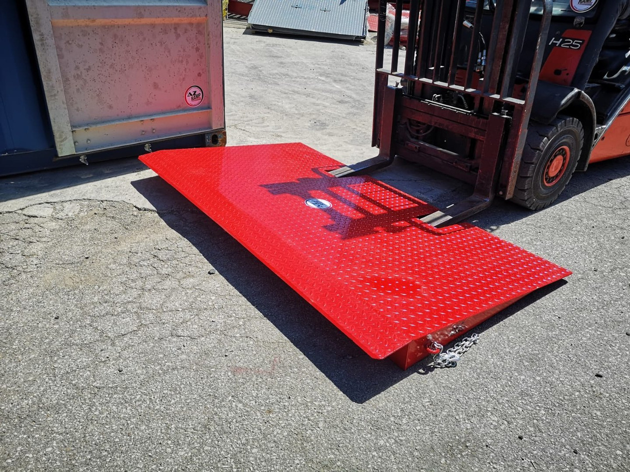 Compact Container access ramp . AZ RAMP - HCRN-06. 6 000 Kg - Laadbrug: afbeelding 3 Compact Container access ramp . AZ RAMP - HCRN-06. 6 000 Kg - Laadbrug: afbeelding 3