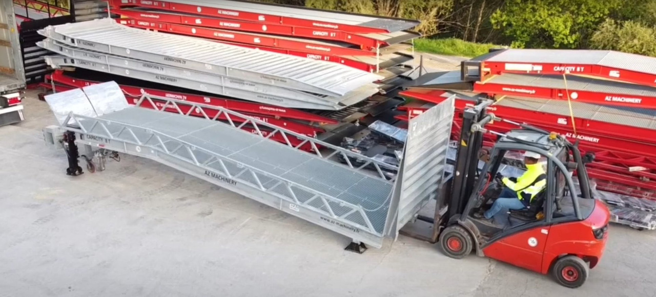 Loading Ramp with with hydraulic tilting bridge - AZ RAMP - STAR- 12T FULL GALVA - Laadbrug: afbeelding 3 Loading Ramp with with hydraulic tilting bridge - AZ RAMP - STAR- 12T FULL GALVA - Laadbrug: afbeelding 3