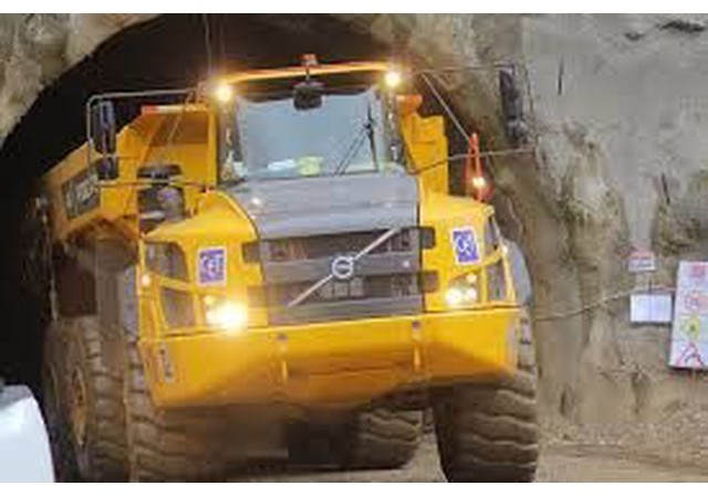 Volvo nieuwe Oliekoeler voe11033628 voe11110107 - Versnellingsbak en onderdelen voor Kiepwagen met knikbesturing: afbeelding 3 Volvo nieuwe Oliekoeler voe11033628 voe11110107 - Versnellingsbak en onderdelen voor Kiepwagen met knikbesturing: afbeelding 3