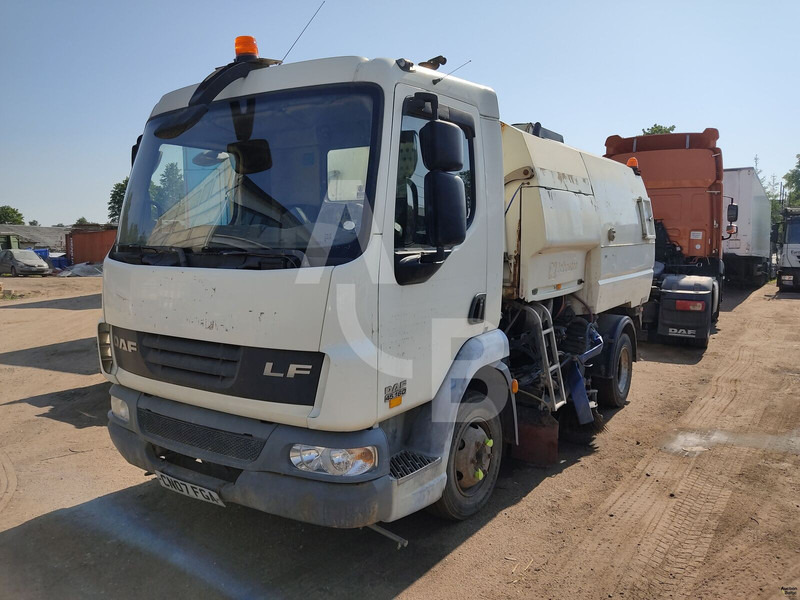 DAF LF45.160 - Veegwagen: afbeelding 2 DAF LF45.160 - Veegwagen: afbeelding 2