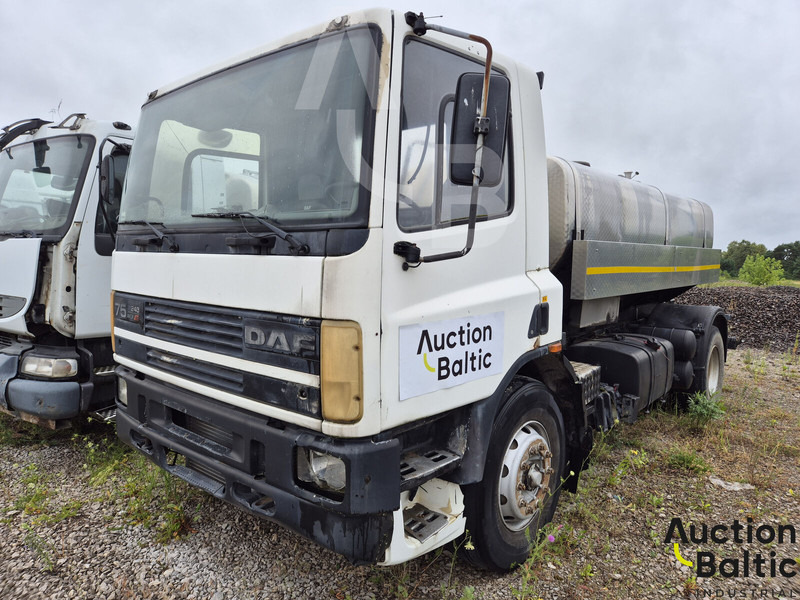 DAF with tank - Tankwagen: afbeelding 1 DAF with tank - Tankwagen: afbeelding 1