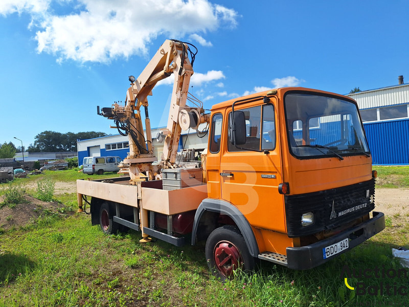 Magirus 130 M 8 - Vrachtwagen met open laadbak, Kraanwagen: afbeelding 1 Magirus 130 M 8 - Vrachtwagen met open laadbak, Kraanwagen: afbeelding 1