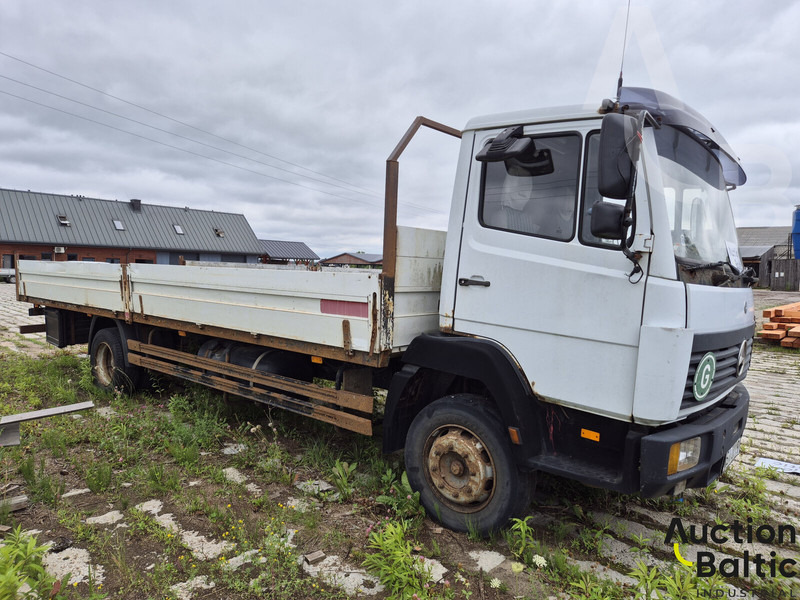 Mercedes-Benz 1117 - Vrachtwagen met open laadbak: afbeelding 3 Mercedes-Benz 1117 - Vrachtwagen met open laadbak: afbeelding 3