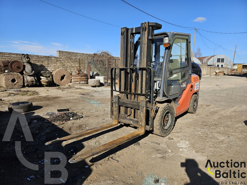 Toyota E 811 - Diesel heftruck: afbeelding 1 Toyota E 811 - Diesel heftruck: afbeelding 1