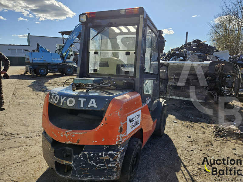 Toyota E 811 - Diesel heftruck: afbeelding 3 Toyota E 811 - Diesel heftruck: afbeelding 3