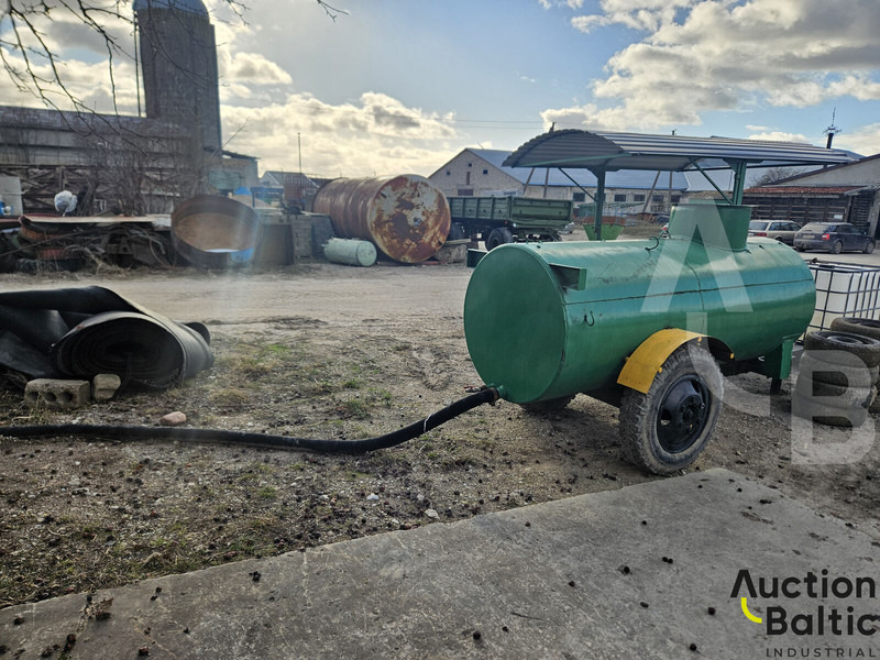Trailer with tank - Tank aanhanger: afbeelding 2 Trailer with tank - Tank aanhanger: afbeelding 2