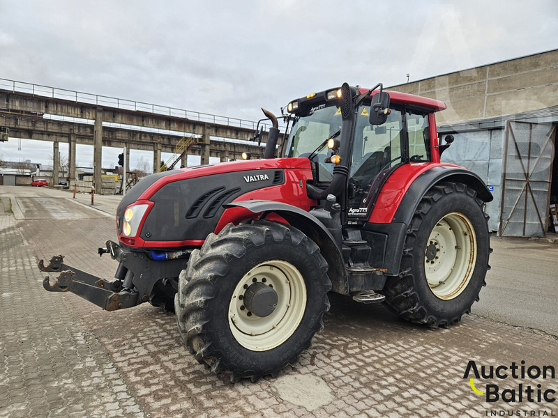 Valtra T213V - Tractor: afbeelding 2 Valtra T213V - Tractor: afbeelding 2
