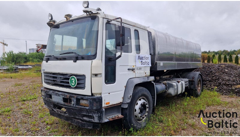 Volvo FL220 - Tankwagen: afbeelding 1 Volvo FL220 - Tankwagen: afbeelding 1