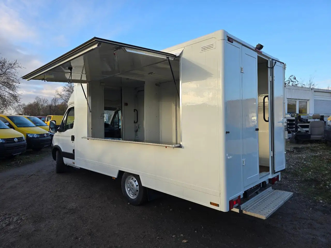 Iveco C30C/ FOODTRUCK/ Daily - Zelfrijdende verkoopwagen: afbeelding 3 Iveco C30C/ FOODTRUCK/ Daily - Zelfrijdende verkoopwagen: afbeelding 3