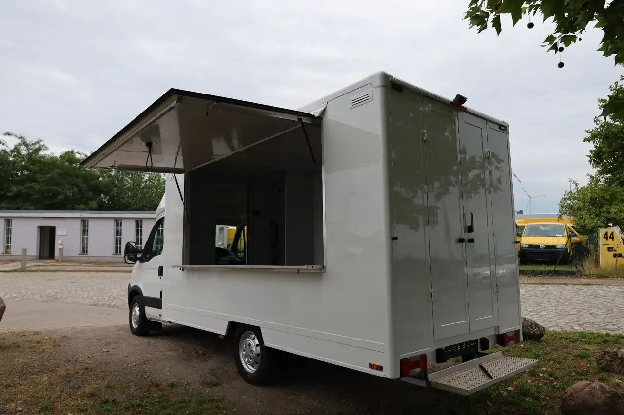 Iveco C30C/ FOODTRUCK/ Daily - Zelfrijdende verkoopwagen: afbeelding 3 Iveco C30C/ FOODTRUCK/ Daily - Zelfrijdende verkoopwagen: afbeelding 3