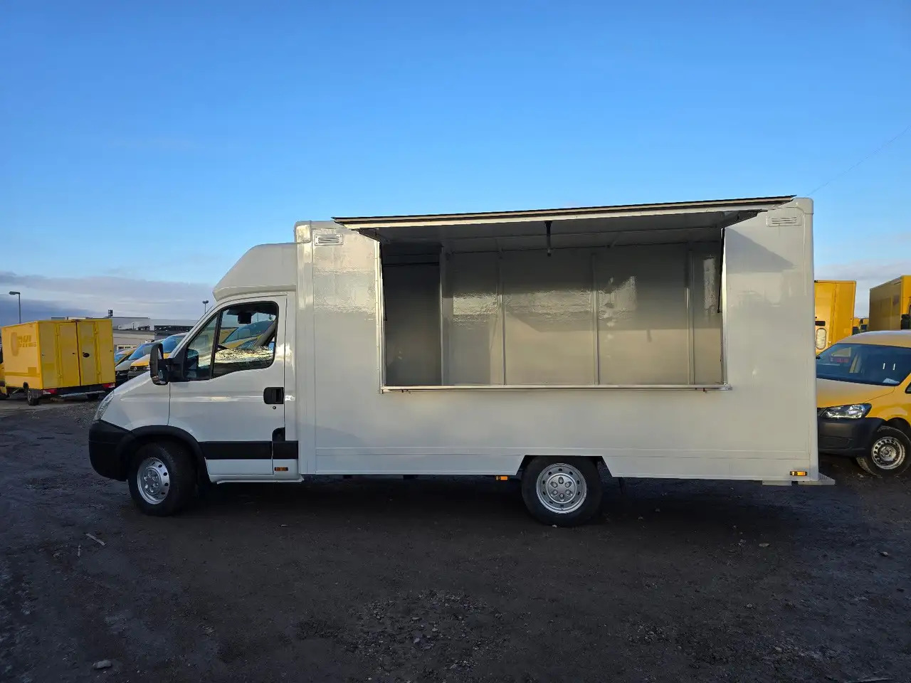 Iveco C30C/ FOODTRUCK/ Daily - Zelfrijdende verkoopwagen: afbeelding 2 Iveco C30C/ FOODTRUCK/ Daily - Zelfrijdende verkoopwagen: afbeelding 2