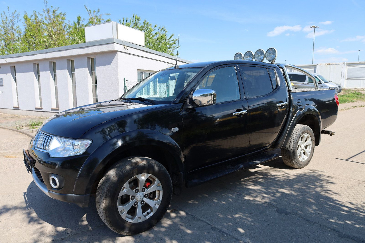 Mitsubishi L200 Invite 2.5 DI - SUV: afbeelding 2 Mitsubishi L200 Invite 2.5 DI - SUV: afbeelding 2