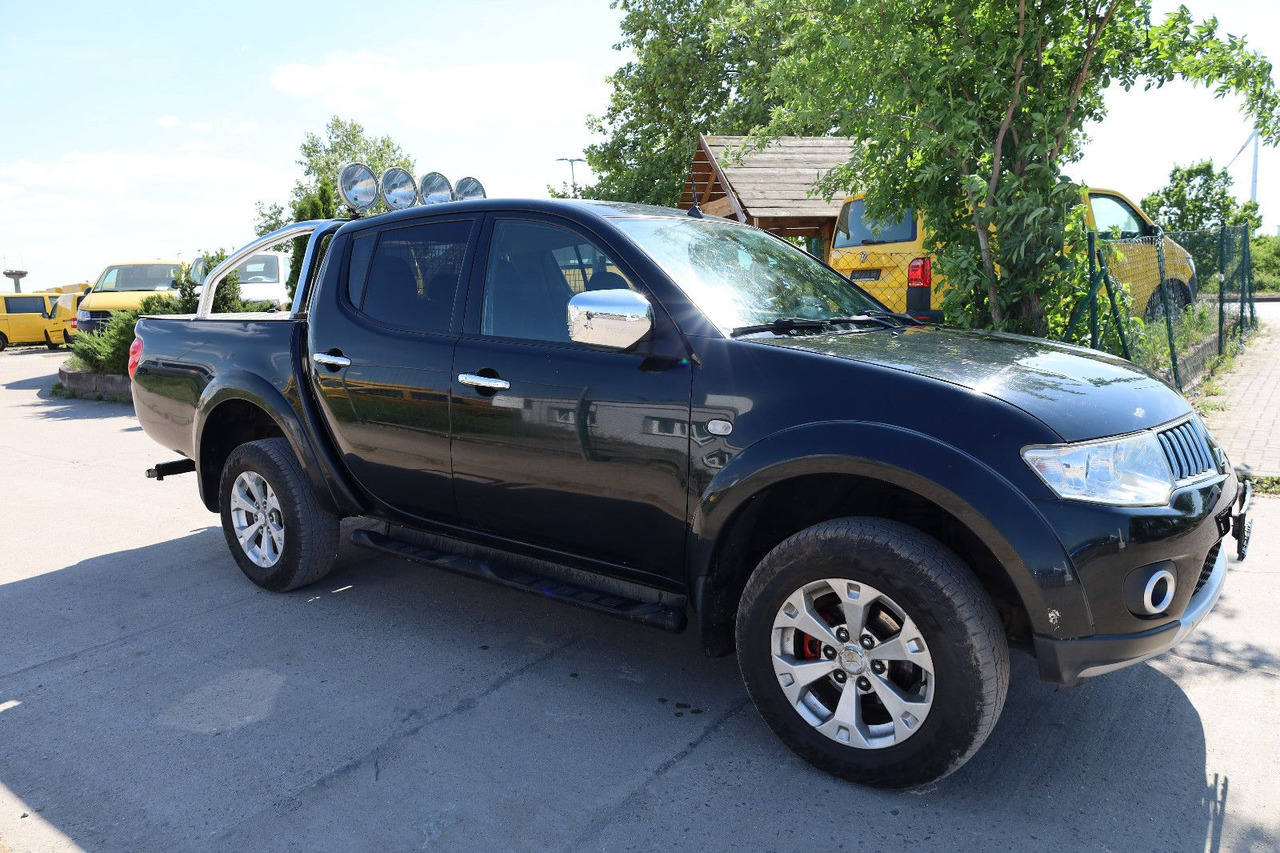 Mitsubishi L200 Invite 2.5 DI - SUV: afbeelding 1 Mitsubishi L200 Invite 2.5 DI - SUV: afbeelding 1