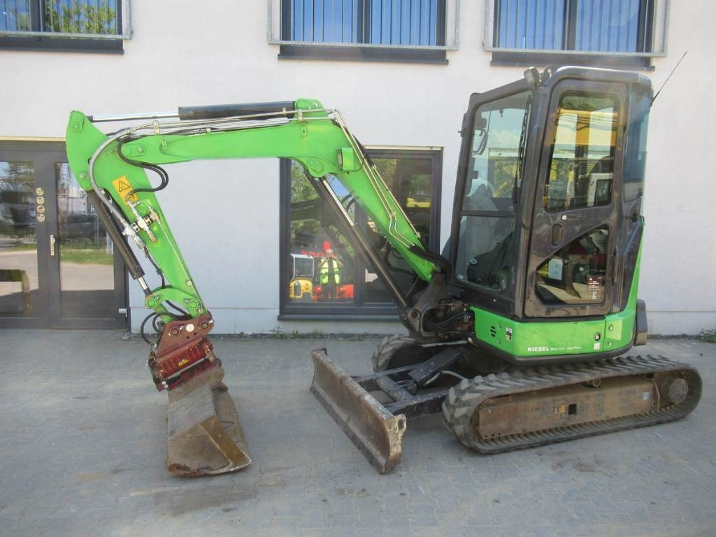 Hitachi ZX33U-6 Powertilt / Klima - Minigraafmachine: afbeelding 1 Hitachi ZX33U-6 Powertilt / Klima - Minigraafmachine: afbeelding 1