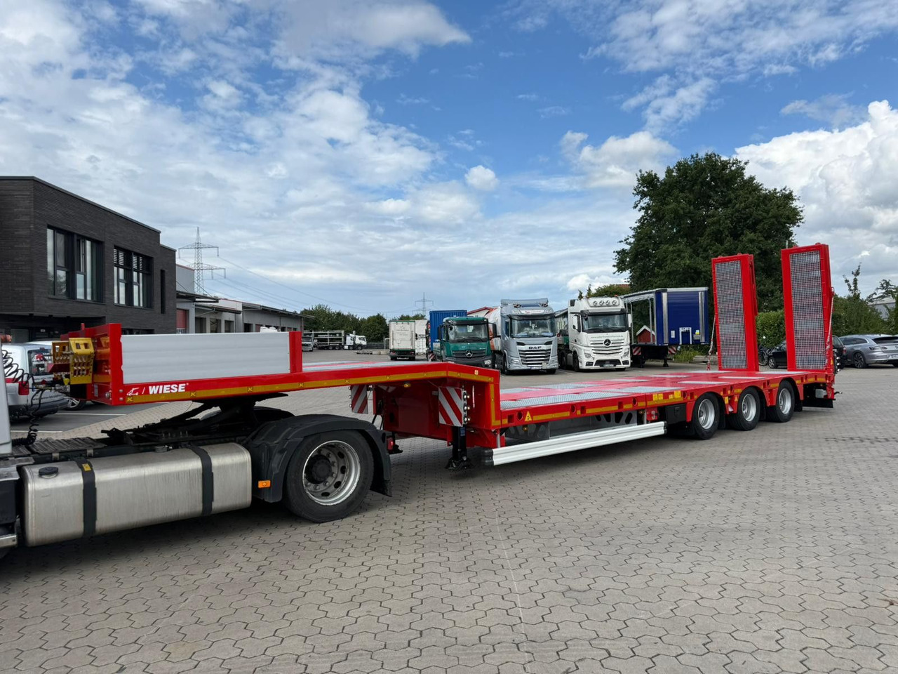 Kässbohrer SLS.HS Tieflader mit hydr. Schwanenhals Kässbohrer SLS.HS Tieflader mit hydr. Schwanenhals - Dieplader oplegger: afbeelding 2 Kässbohrer SLS.HS Tieflader mit hydr. Schwanenhals Kässbohrer SLS.HS Tieflader mit hydr. Schwanenhals - Dieplader oplegger: afbeelding 2