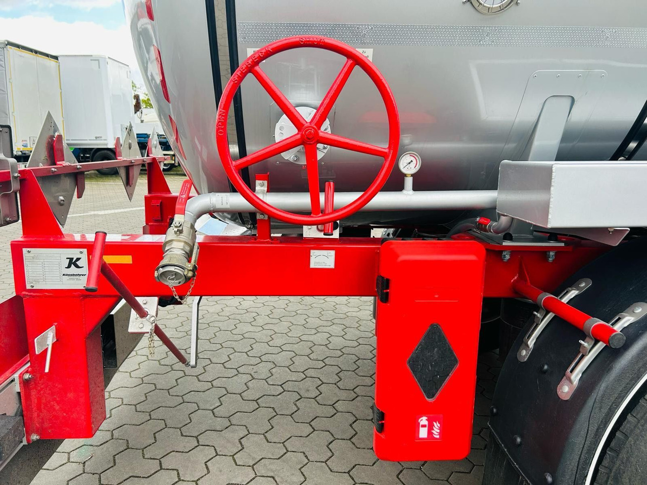 Kässbohrer STS.SS Edelstahl Tankauflieger Bitumen 32m³ - Tankoplegger: afbeelding 5 Kässbohrer STS.SS Edelstahl Tankauflieger Bitumen 32m³ - Tankoplegger: afbeelding 5