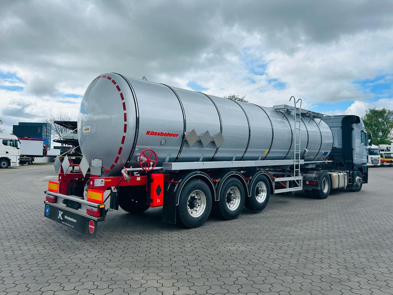 Kässbohrer STS.SS Edelstahl Tankauflieger Bitumen 32m³ - Tankoplegger: afbeelding 1 Kässbohrer STS.SS Edelstahl Tankauflieger Bitumen 32m³ - Tankoplegger: afbeelding 1