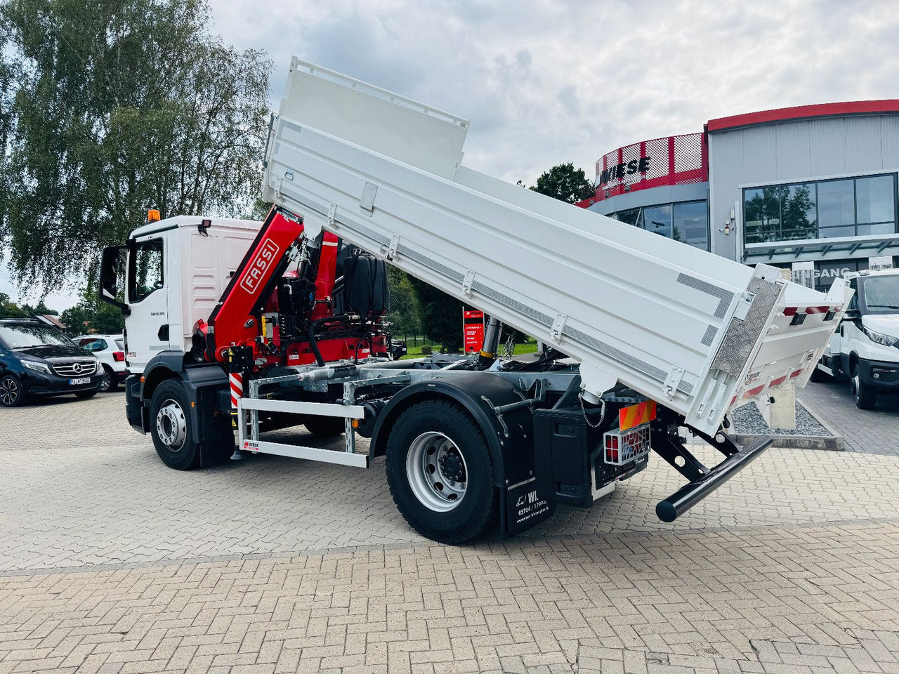 MAN 18.320 4x2 mit Fassi Ladekran Sofort Verfügbar - Kipper vrachtwagen, Kraanwagen: afbeelding 2 MAN 18.320 4x2 mit Fassi Ladekran Sofort Verfügbar - Kipper vrachtwagen, Kraanwagen: afbeelding 2