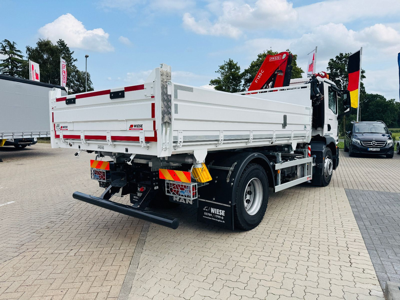 MAN 18.320 4x2 mit Fassi Ladekran Sofort Verfügbar - Kipper vrachtwagen, Kraanwagen: afbeelding 5 MAN 18.320 4x2 mit Fassi Ladekran Sofort Verfügbar - Kipper vrachtwagen, Kraanwagen: afbeelding 5