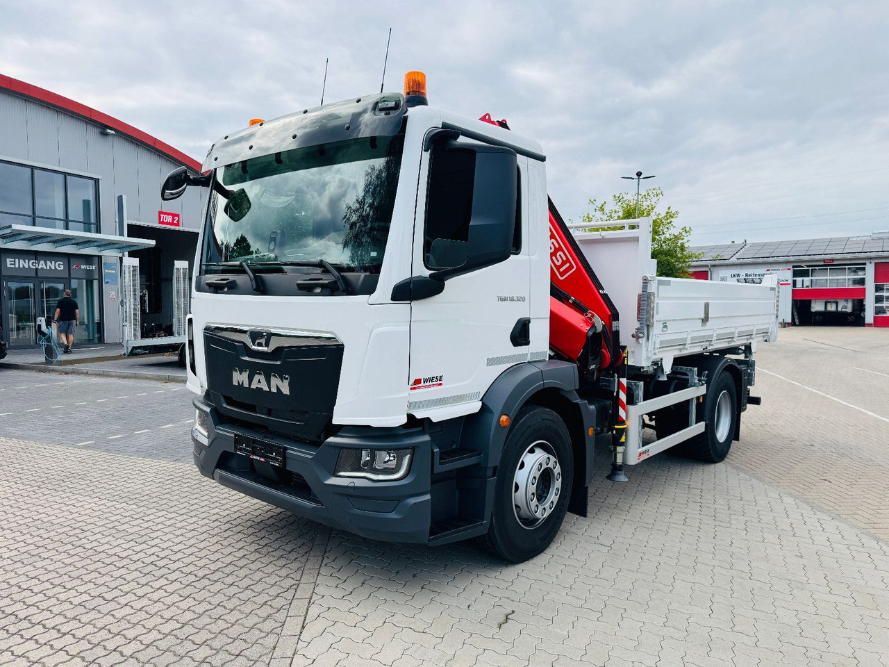 MAN 18.320 4x2 mit Fassi Ladekran Sofort Verfügbar - Kipper vrachtwagen, Kraanwagen: afbeelding 4 MAN 18.320 4x2 mit Fassi Ladekran Sofort Verfügbar - Kipper vrachtwagen, Kraanwagen: afbeelding 4